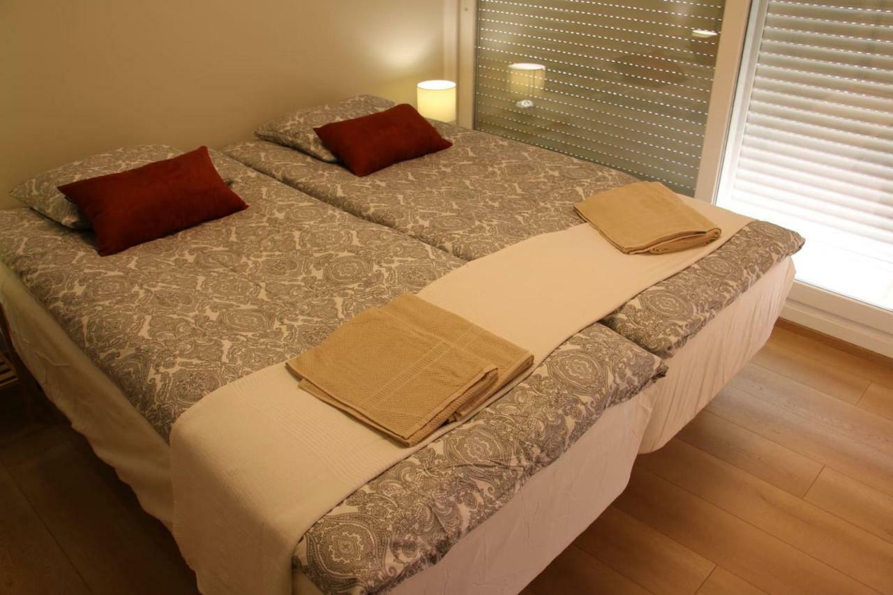 Casa Tomas - Lovely Townhouse In Кембрилс Екстериор снимка